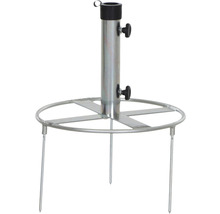 Metallischer Sonnenschirmständer mit Erdspießen zur Befestigung des Sonnenschirms