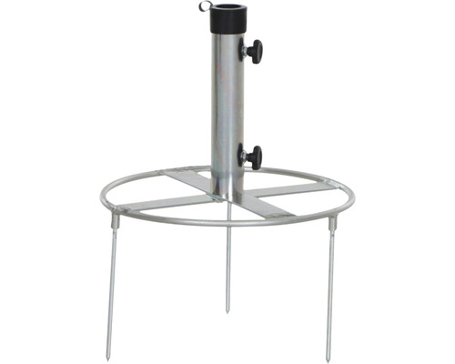 Metallischer Sonnenschirmständer mit Erdspießen zur Befestigung des Sonnenschirms