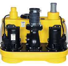 Gelbe Hebeanlage mit drei Pumpen für Abwasser
