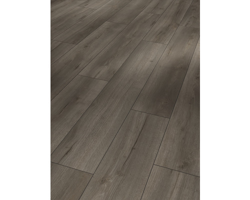 Verlegtes Laminat mit Holzstruktur