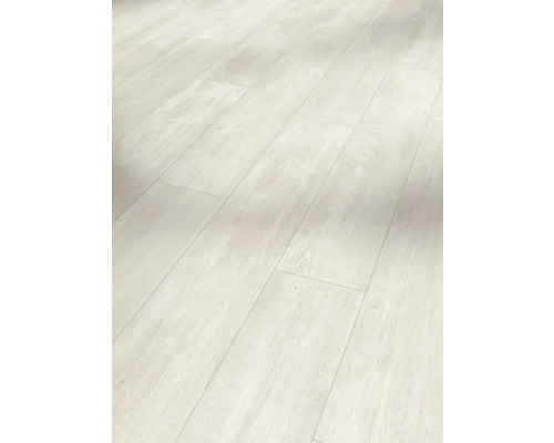 Heller Laminatboden im Holzdesign