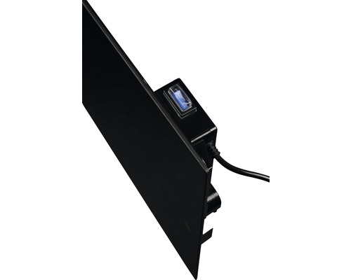 Detailansicht einer Heizplatte mit Schalter und Stromkabel.