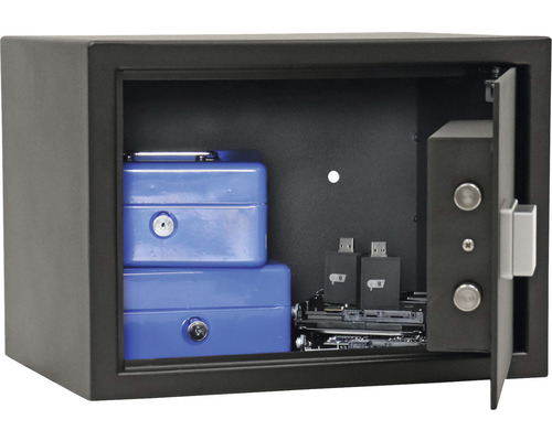 Geöffneter Tresor mit blauen Boxen und USB-Sticks