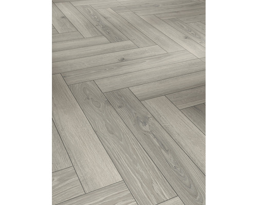 Verlegtes Fischgrätparkett aus Holz