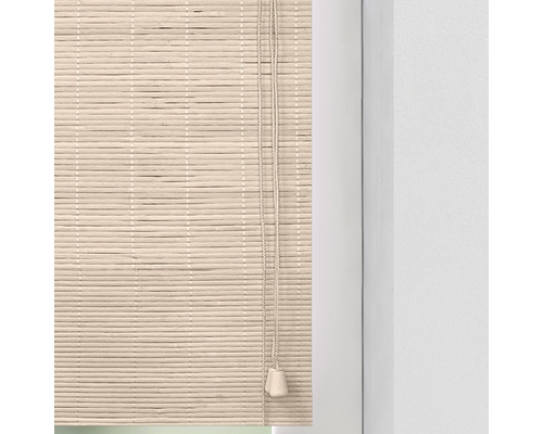 Detailansicht einer Rollgardine aus Naturmaterial mit Zugschnur