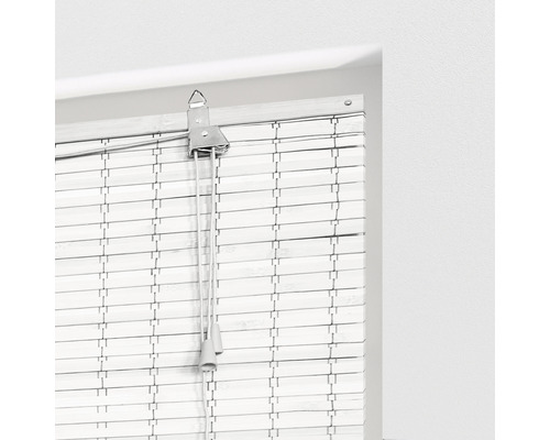 Detailansicht einer Jalousie am Fenster