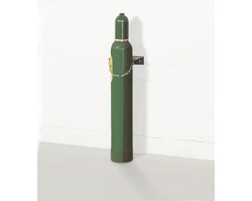 Gasflaschen-Wandhalter WH 140-S für 1 Gasflasche bis max Ø 140 mm Stahl verzinkt Eine grüne Gasflasche, die mit einer Kette an einer Wandhalterung befestigt ist.