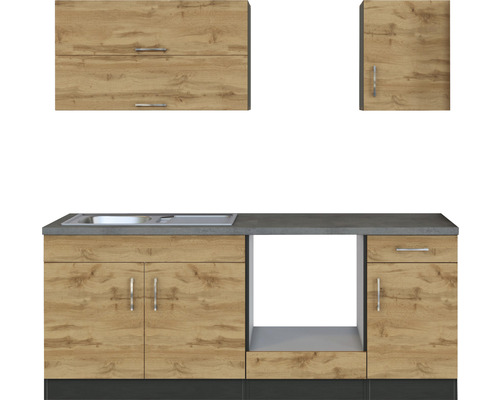 Küchenzeile mit Spüle, Hängeschränken und Unterschränken im Holzdekor