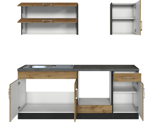 Küchenzeile mit Spüle und Hängeschränken