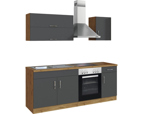 Ein Küchenset mit Spüle, Herd, Dunstabzugshaube und Schränken.