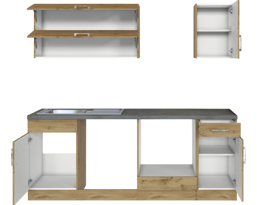 Küchenzeile mit Spüle und mehreren Schränken