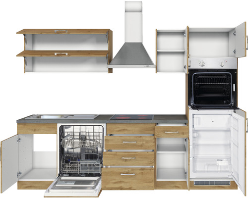 Komplette Küchenzeile mit Spüle, Geschirrspüler, Herd, Backofen, Kühlschrank und Dunstabzugshaube.