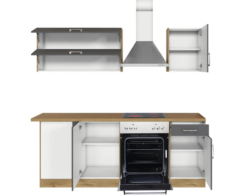 Küchenzeile mit Spüle, Herd, Dunstabzugshaube und Schränken