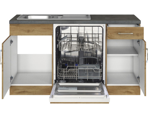 Küchenzeile mit Spülbecken, Geschirrspüler und Stauraum