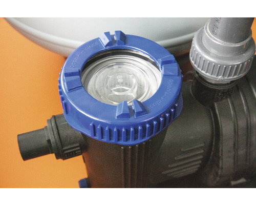 Poolpumpe mit blauem Verschluss zur Kontrolle des Wasserflusses