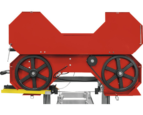 Detailansicht einer Bandsäge mit Antriebsrädern und Sägeband