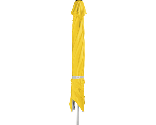 Geschlossener Sonnenschirm mit Ständer