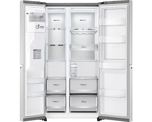 Geöffneter Side-by-Side Kühlschrank mit Fächern und Schubladen