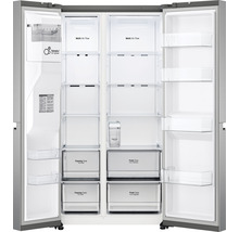 Geöffneter Side-by-Side Kühlschrank mit Regalen und Schubladen