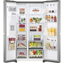 Geöffneter Side-by-Side Kühlschrank mit Lebensmitteln