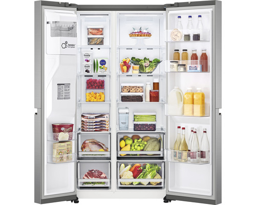 Geöffneter Side-by-Side Kühlschrank mit Lebensmitteln