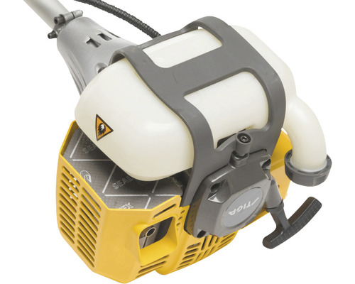 Detailaufnahme eines Freischneiders mit gelbem Gehäuse und weissem Tank.