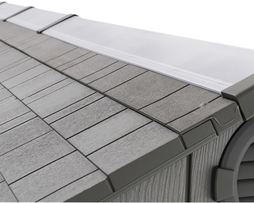 Detailansicht des Daches eines Gerätehauses mit Dachziegelstruktur