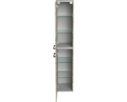 Offener Badezimmerschrank mit mehreren Glasböden.