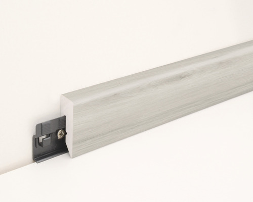 Sockelleiste mit Clipmontage an Wand und Boden