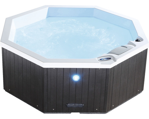 Achteckiger Whirlpool mit Wasser
