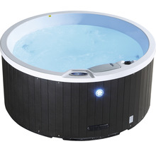 Runder Whirlpool gefüllt mit Wasser