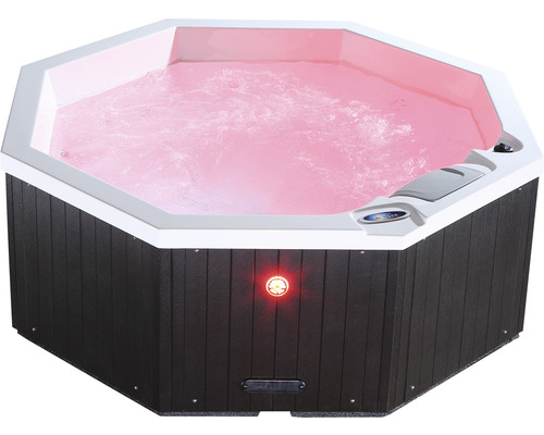 Achteckiger Whirlpool mit Wasser