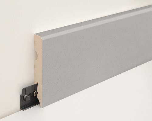 Fußleiste mit Clipmontage an der Wand