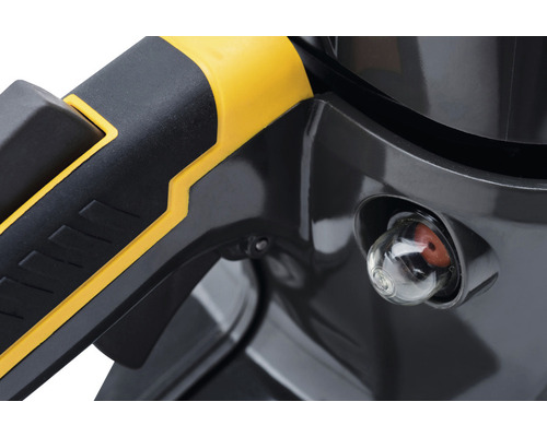 Detailansicht einer Motorsense mit Primer-Pumpe