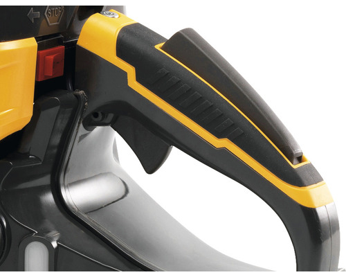 Detailansicht des Griffs einer Kettensäge