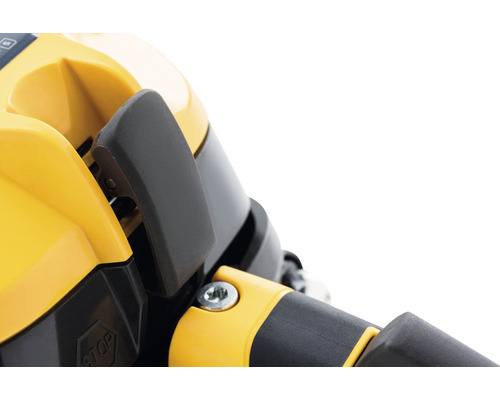 Detailansicht einer gelben und schwarzen Gartenfräse