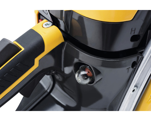 Detailansicht einer Motorsäge mit Primerpumpe und Bedienelementen