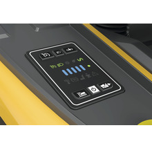 Bedienfeld einer Reinigungsmaschine mit verschiedenen Symbolen und Anzeigen