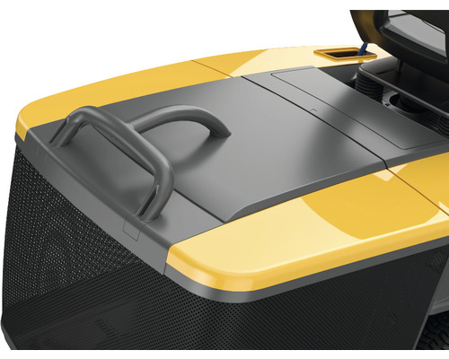 Detailansicht eines Rasentraktors mit Fangkorb