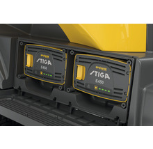 Zwei Stiga E450 Batterien im Batteriefach
