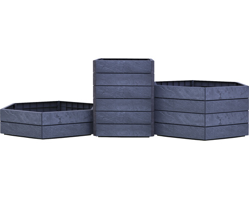 Drei Pflanzkästen aus Kunststoff in verschiedenen Größen