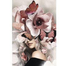 Dekoratives Bild einer Frau mit Blumen und Schmetterlingen