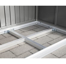 Bodenrahmen aus Aluminium für ein Gartenhaus auf Pflastersteinen