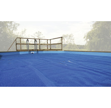 Schwimmbecken mit Abdeckung, Leiter und Holzumrandung