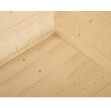 Innenansicht eines Gartenhauses mit Holzwand und Holzboden