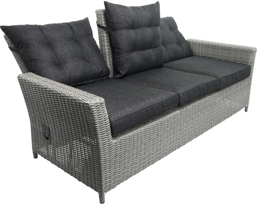 Graues Rattan Gartensofa mit grauen Kissen für drei Personen