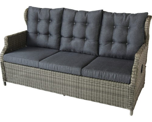 Graues Rattansofa mit drei Sitzen und gepolsterten Kissen