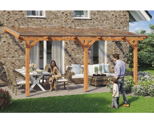 Terrassenüberdachung SKAN HOLZ Andria 541x300 cm eiche hell Familie unter einer Holzterrasse mit Glasdach und Gartenmöbeln.
