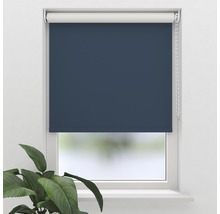 Blaues Rollo am Fenster