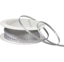 Spule mit schmalem, silberfarbenem Zierband